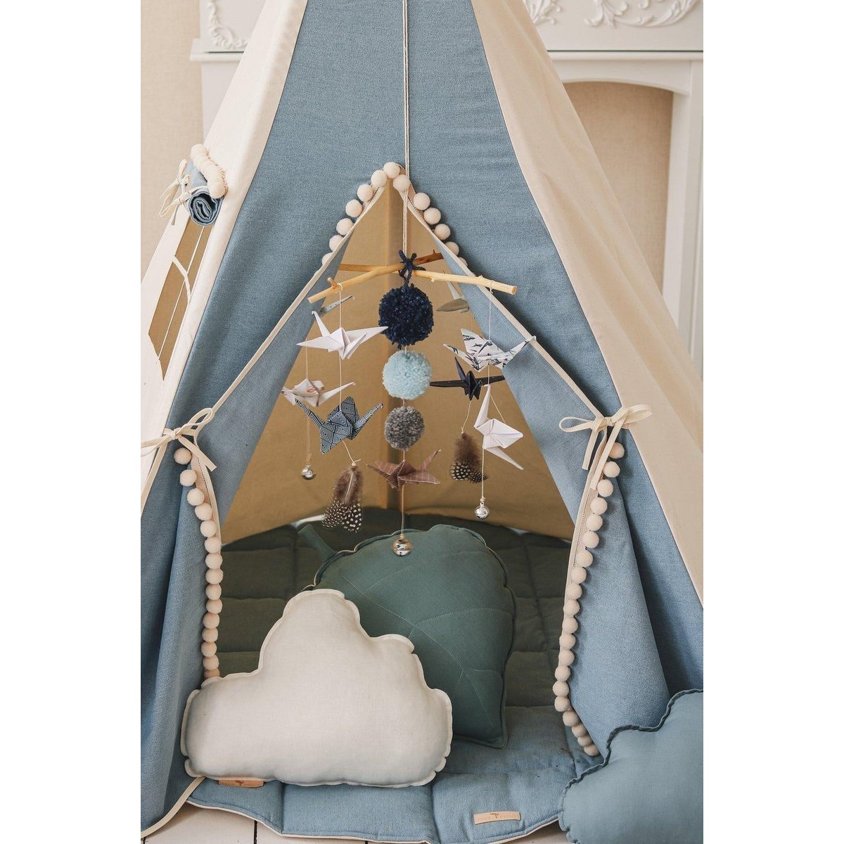Tipi "Jeans" met pompons en mattenset