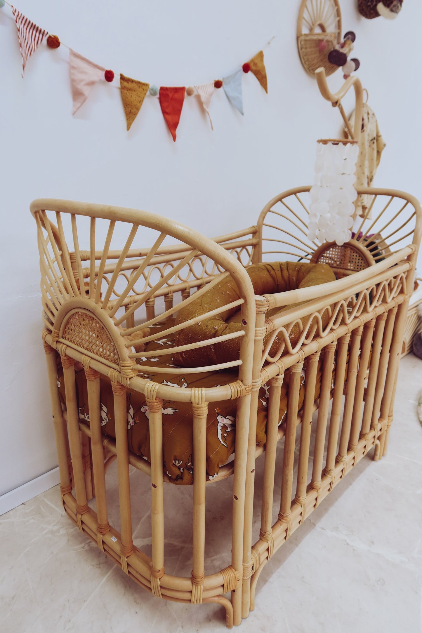 Rotan ledikant met mobielhouder - Boho