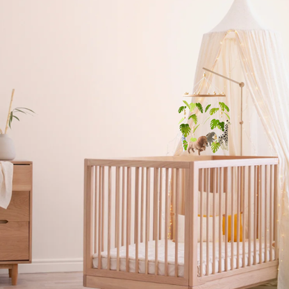 Handgemaakte baby mobiel tropische jungle van vilt en hout